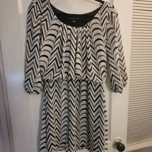 Chevron 3/4 sheer patterned sleeve dress
